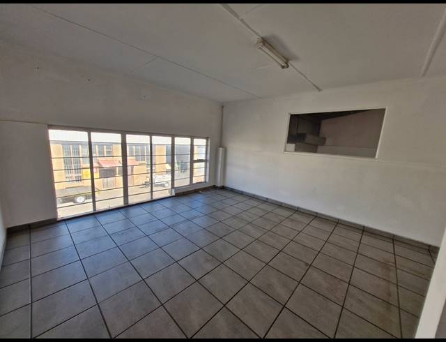 219M² WAREHOUSE TO LET IN JET PARK